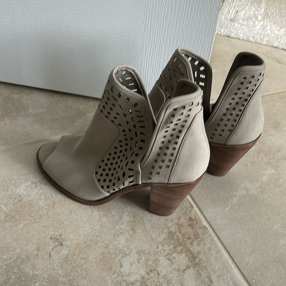 Women’s open toed tan heeled shoe